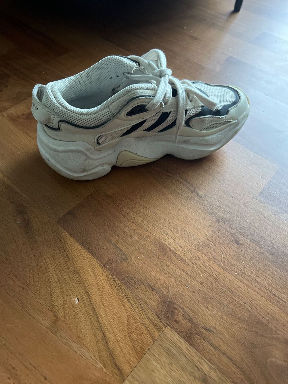 Adidas Scarpe da donna: Adidas Magmur Runner 37 1/3 – Usato da Jona venduto da Sariksa 5