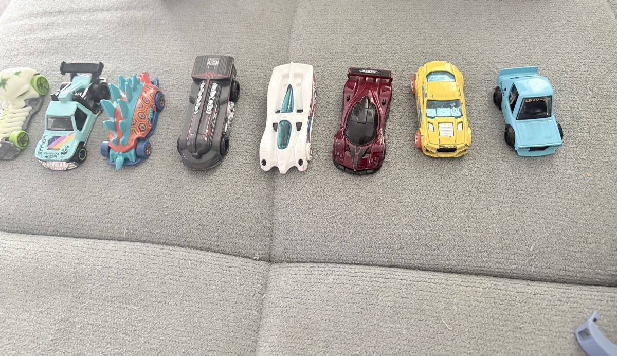 Hot Wheels Giocattoli: Hot Wheels Spielzeugautos sortiert Set – Usato da Jona venduto da linda8301