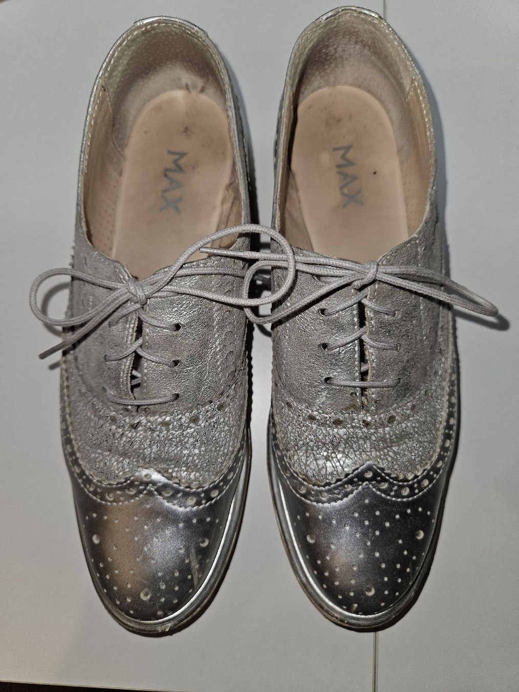 Scarpe da donna: Silberne Schnürschuhe Gr. 39 MAX Budapester Look – Usato da Rheineck venduto da Eulalia40