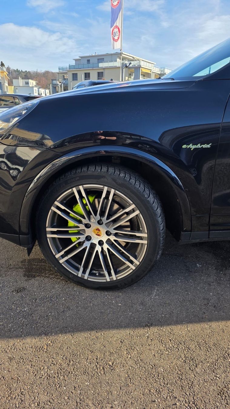 Porsche Automobili: Porsche Cayenne S E-Hybrid SUV – Usato da Frauenfeld venduto da iva_cy8y 1