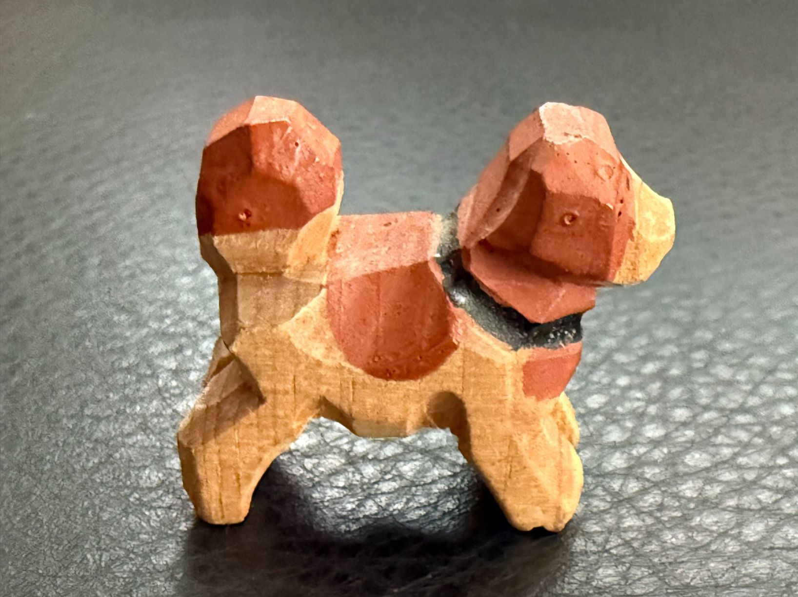Statuette: kleiner Hund Holz  hangeschnitzt  Tierfigur – Usato da Subingen venduto da ArtBead 1
