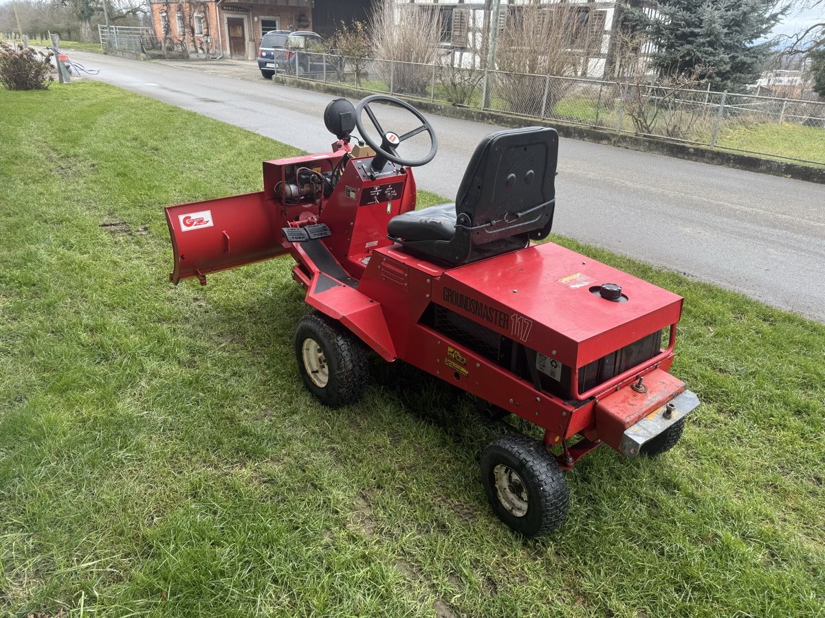 Toro Tagliaerba: Rasentraktor mit Schneepflug Toro Grundmaster Westermann – Usato da Winden venduto da farmalld439 1