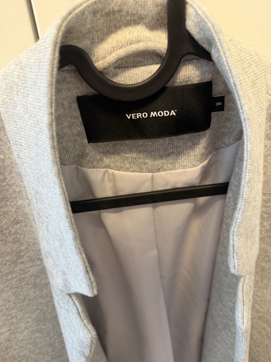 Vero Moda Cappotti: Vero Moda Mantel, Grösse 34, grau – Usato da Bassersdorf venduto da Sandy456 2