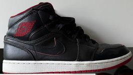 Jordan 1 Retro Mid Schwarz Rot Weiß Gr. 43 / US 9.5