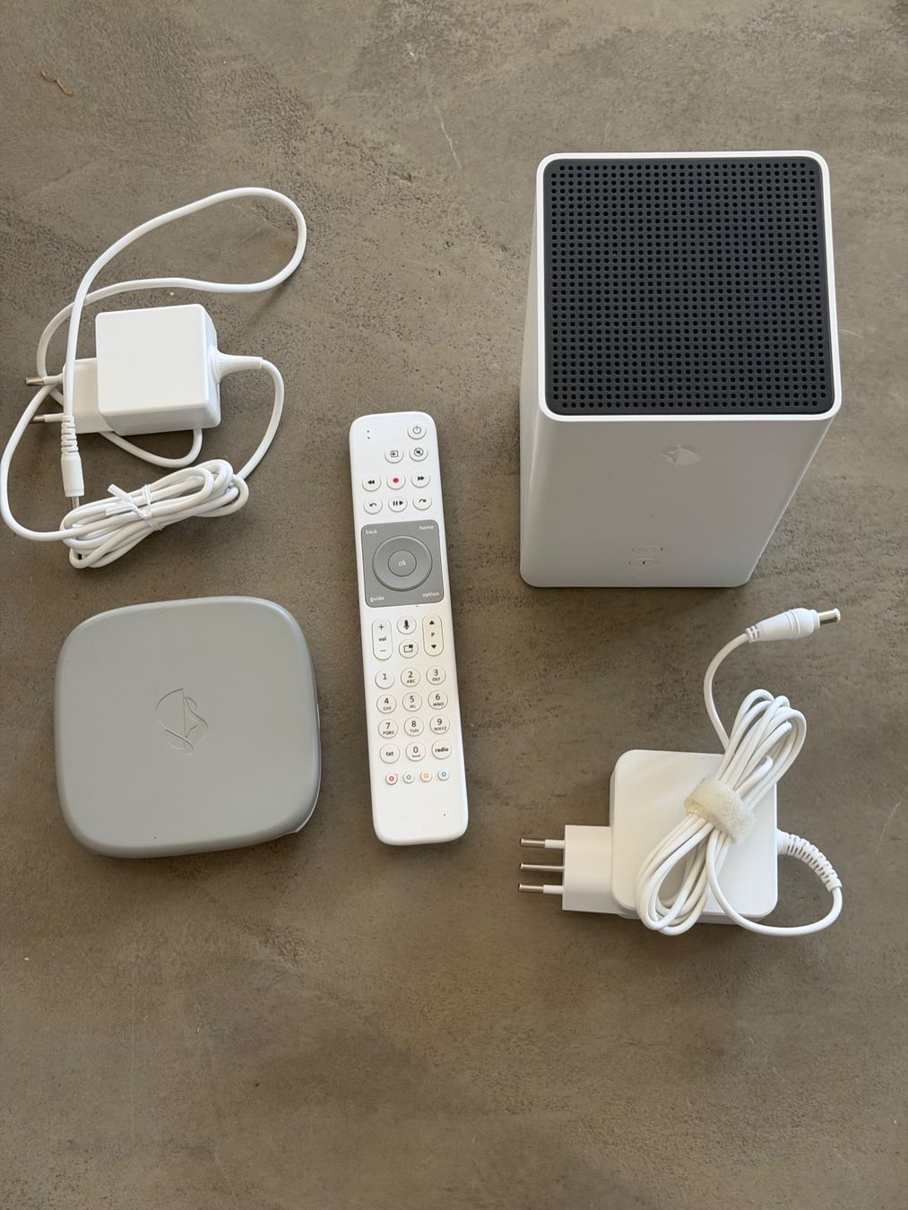 Swisscom Modems & Routeurs: Swisscom Internet Box + Swisscom TV – D'occasion à versoix par Aess