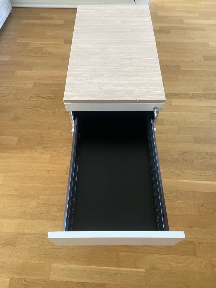 Korpus: Rollcontainer mit 3 Schubladen, Holzakzent, Weiss – Gebraucht aus Adliswil von flo_r2rb 5