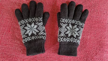 Schwarze Damen-Woll-Handschuhe mit grauem Norwegermuster
