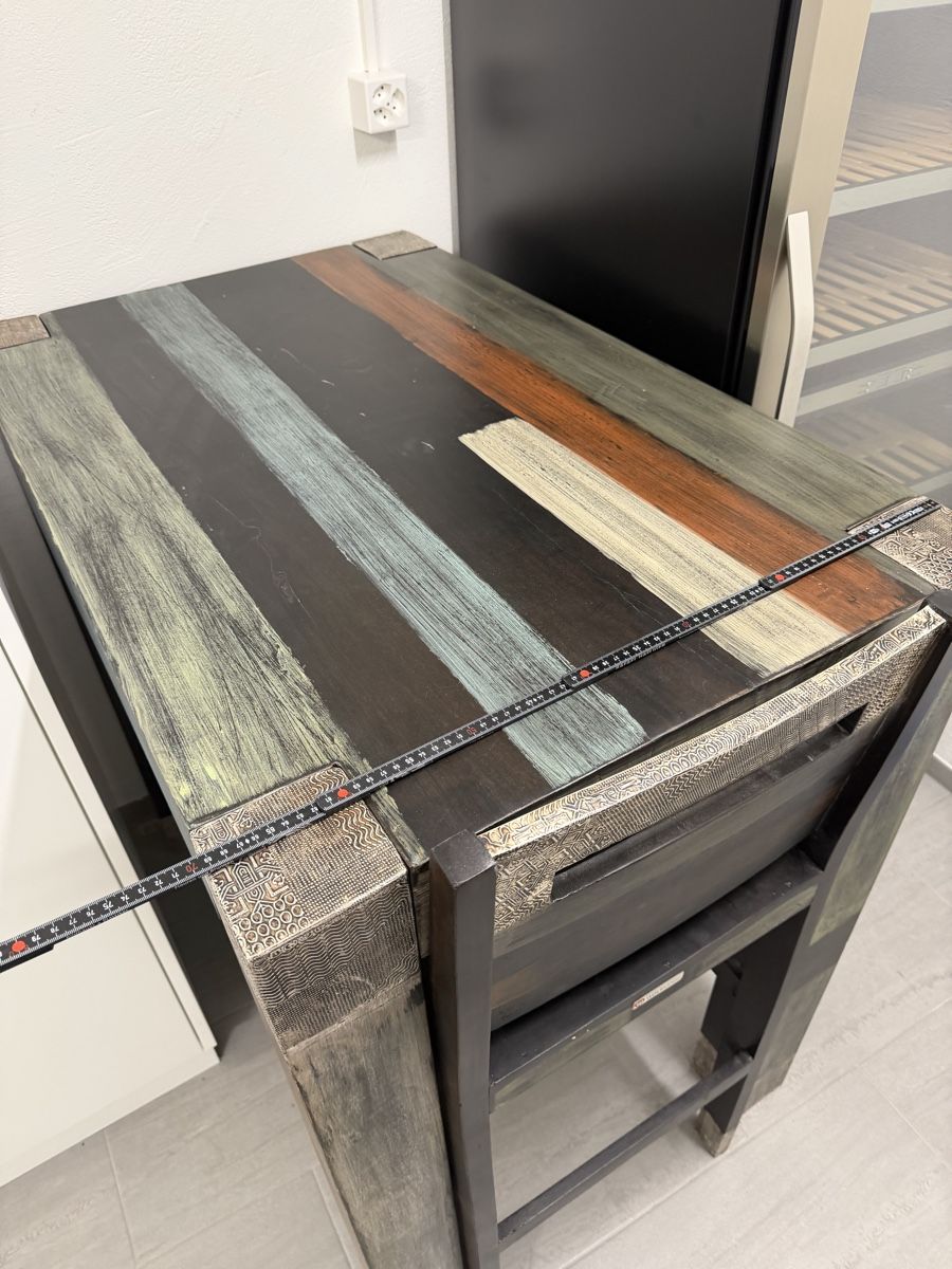 Allestimento di negozi e stand fieristici: Stehtisch / Bartisch mit 2 Hochstühlen – Usato da Schenkon venduto da Fastforward 3