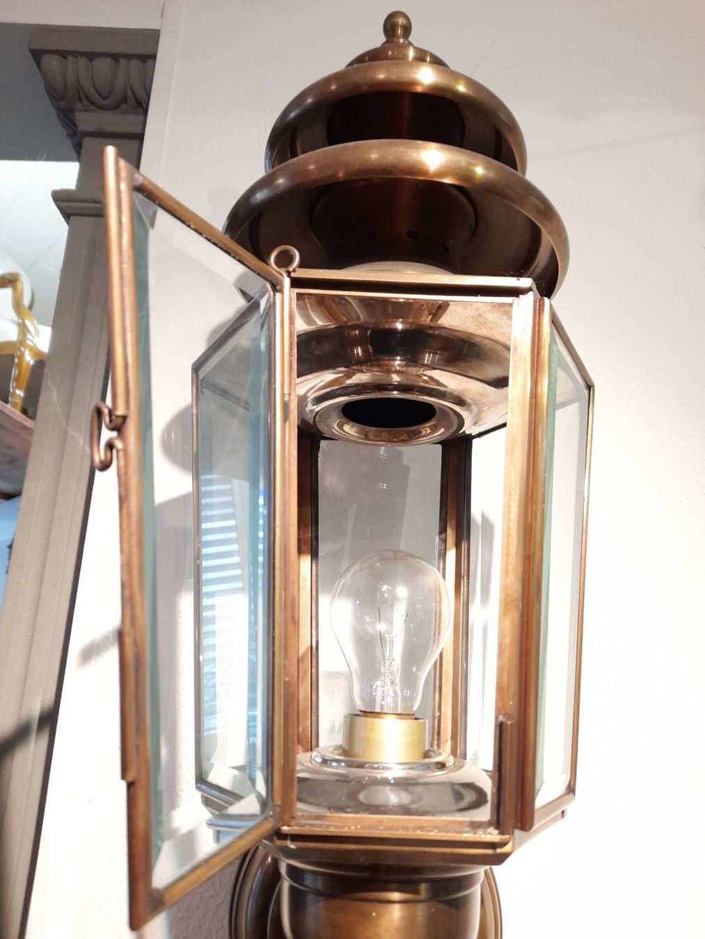 Lampade: Aussenlampe/Wandlampe Messing Glas – Nuovo (secondo la descrizione) da Aarwangen venduto da marianne.schuepbach 1