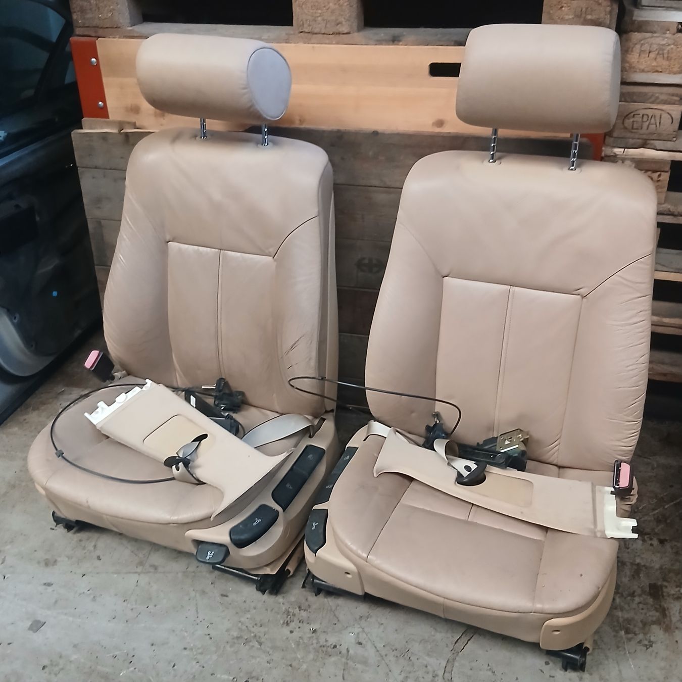 BMW Tutti pezzi di ricambio auto: Sièges avant BMW E39 540  – Usato da la heutte venduto da Auto-stock