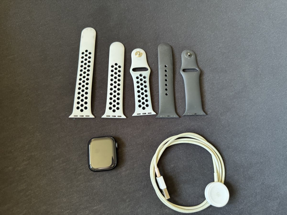 Apple Smartwatch: Apple Watch Series 7 41mm Schwarz – D'occasion à Oberuzwil par Webluk17