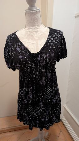 Damen Tunika schwarz/lila Druck kurzarm