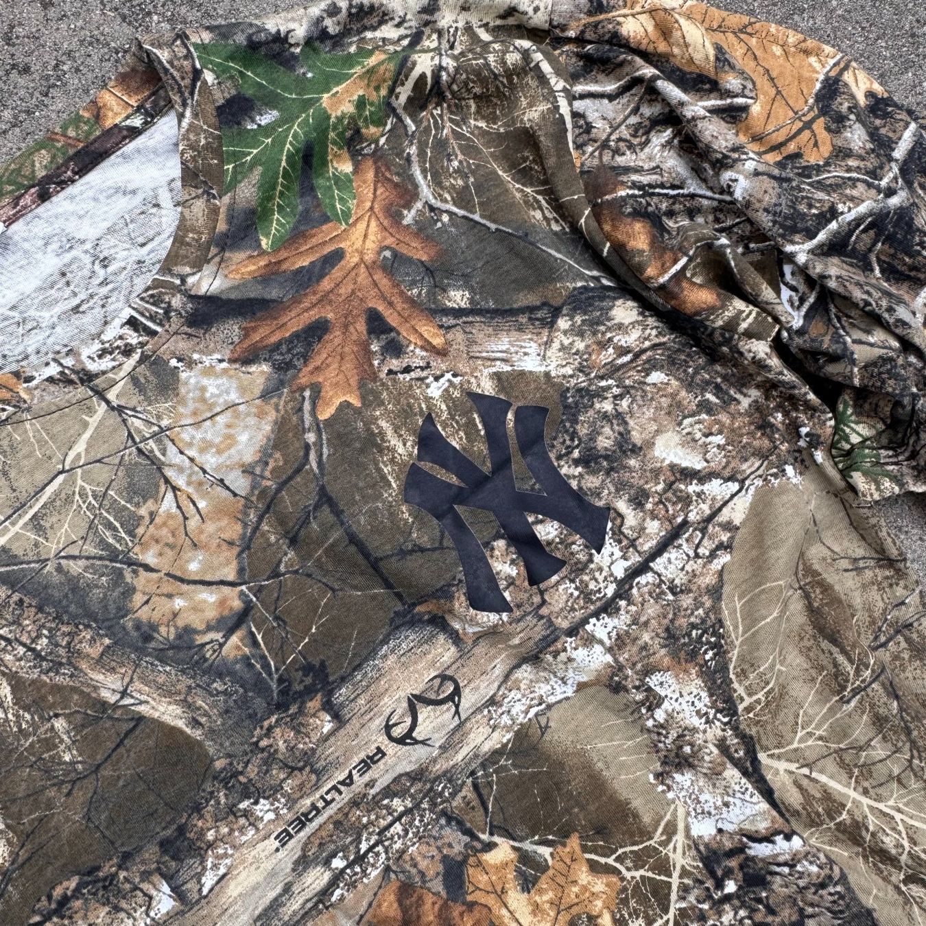 Pulls & Sweat-shirts: Yankees custom made camouflage longsleeve black – D'occasion à St. Gallen par sourced_limited 2