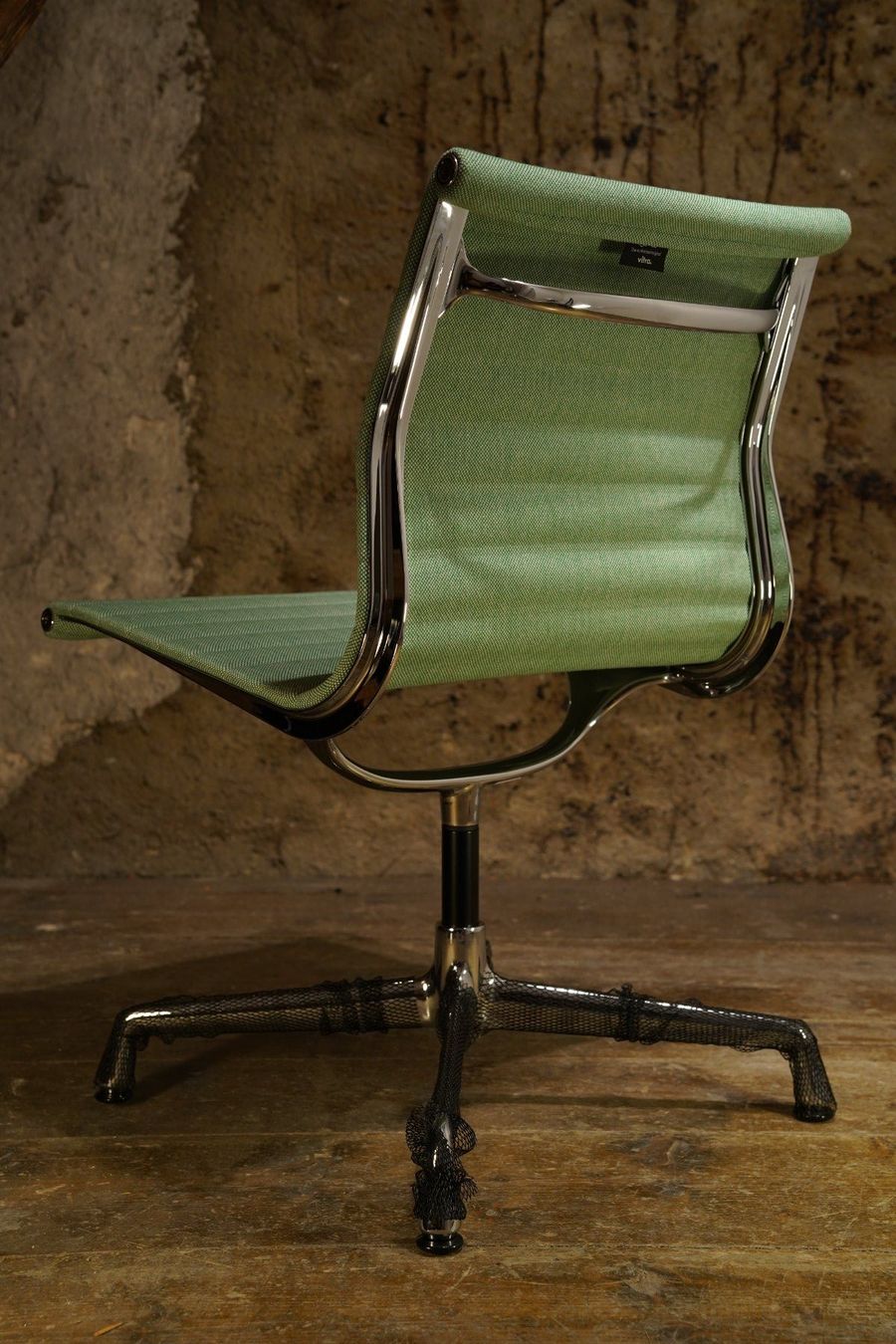 Vitra Sedie: Neu - VITRA - EA105 - Charles & Ray Eames - Aluminium Chair – Nuovo e nell'imballaggio originale da Biel/Bienne venduto da 33drei 3
