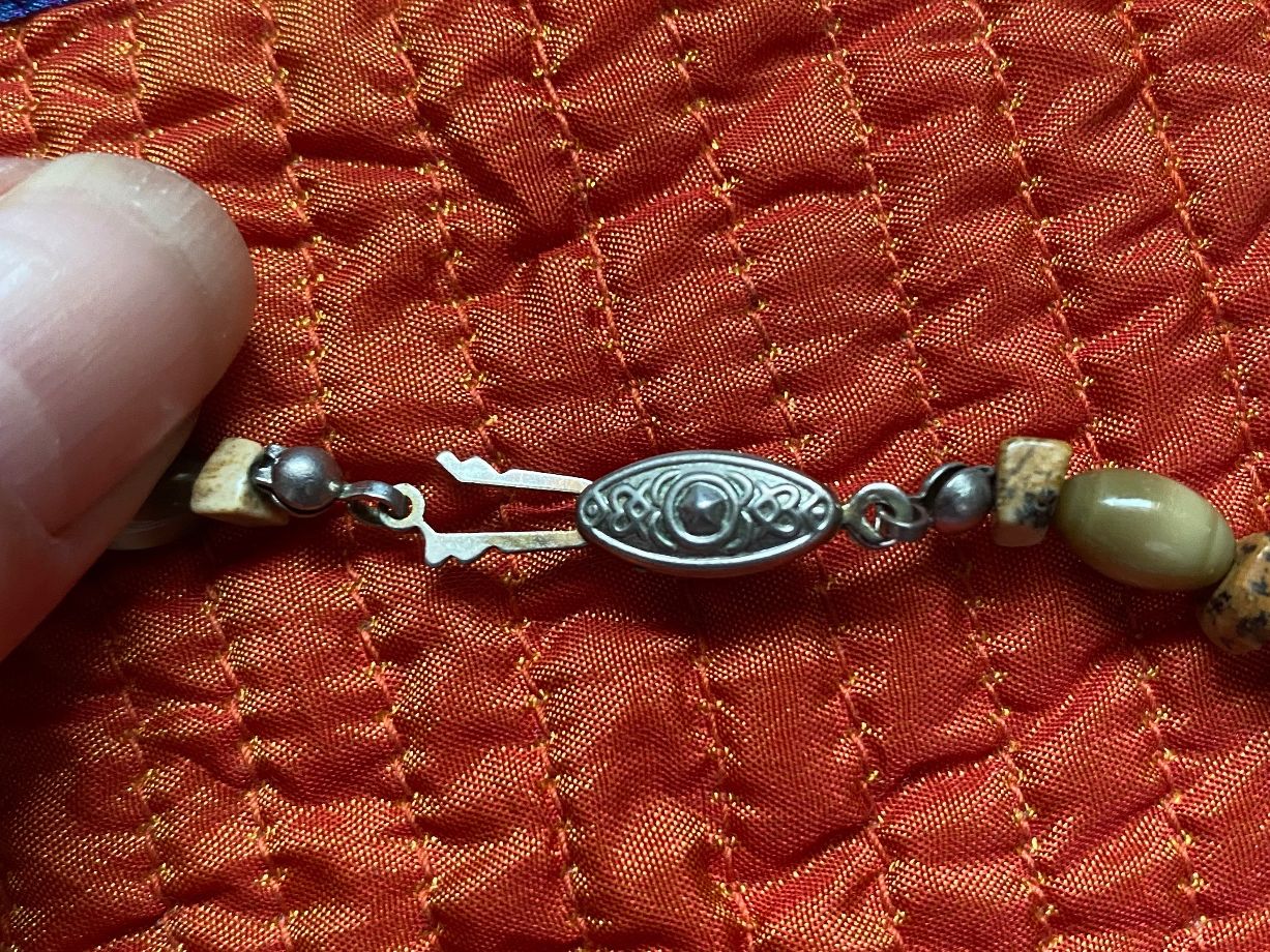 Catenine: Collier avec perles vert olive – Usato da Clarens venduto da OptitesJoliesChoses 2