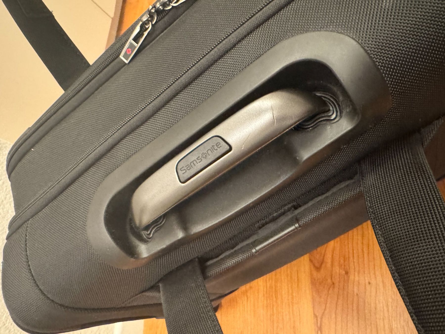 Samsonite Valigie: Samsonite PRO-DLX 5 Laptop Briefcase with Wheels – Usato da Brugg AG venduto da orvel 3