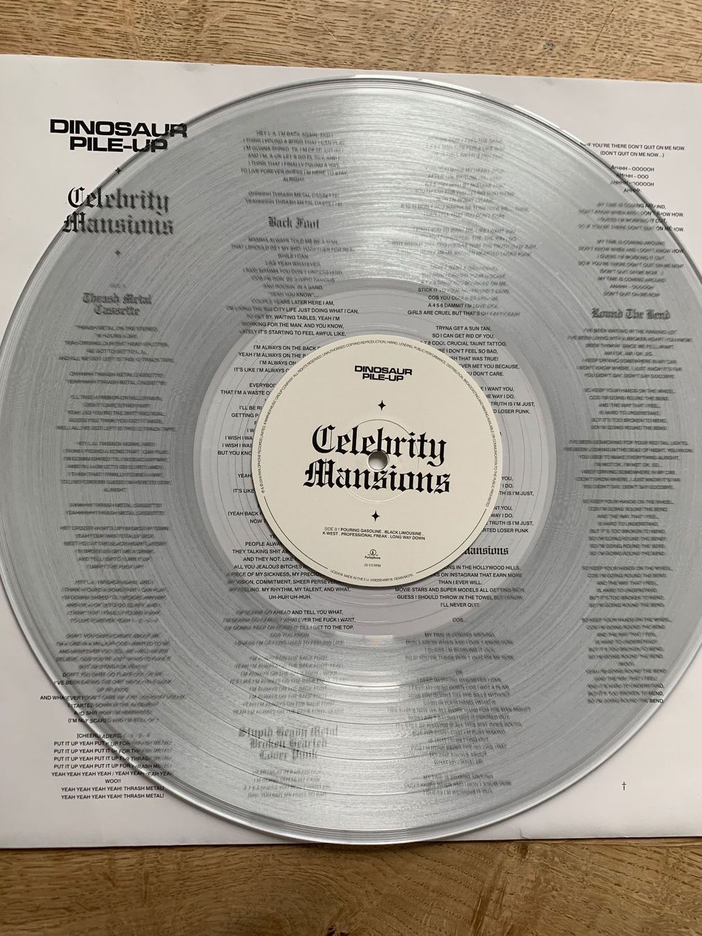 Schallplatten: Dinosaur Pile-Up - Celebrity Mansions – Gebraucht aus Balzers von Amontelm 2