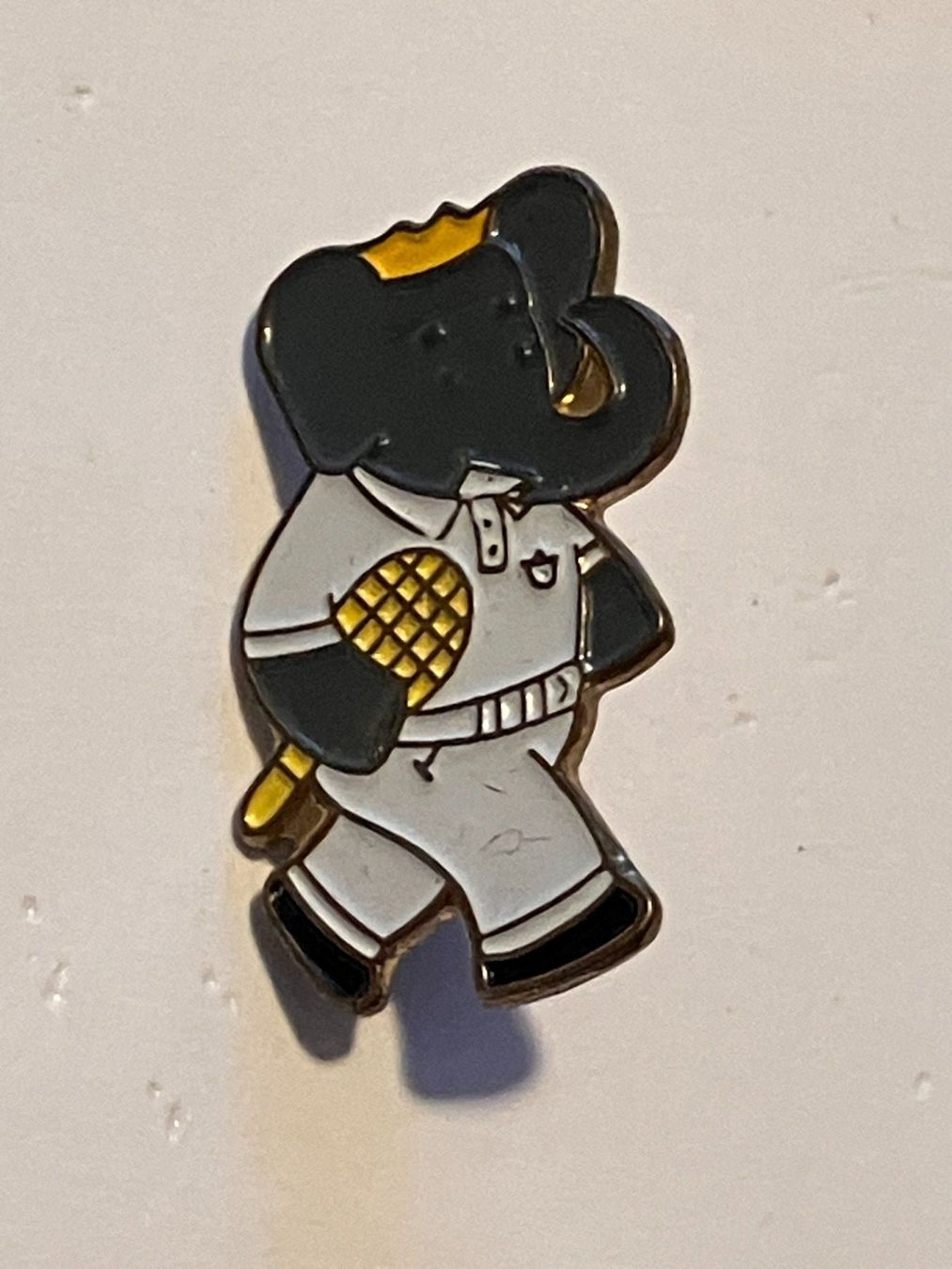 Placchette & Badge: 1 Pin Babar Elefant – Usato da Basel venduto da djwwpp
