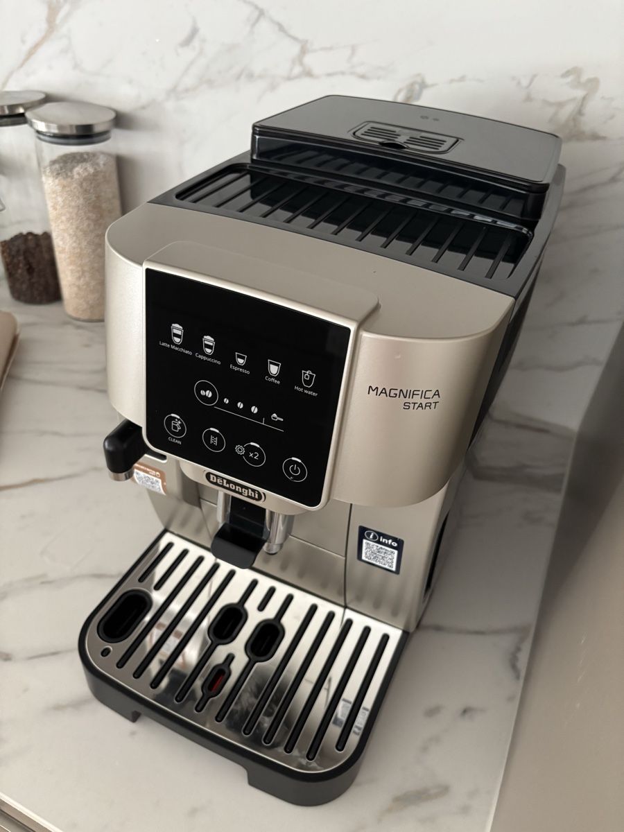 De'Longhi Macchine per caffè & Macchine per espresso: DeLonghi Kaffeemaschine – Usato da Lömmenschwil venduto da pv_cr 1