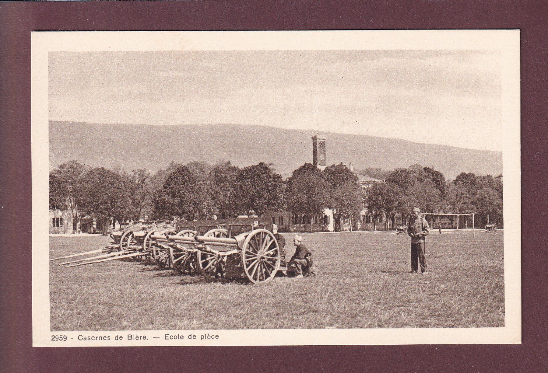 Cartoline postali: BIERE - Casernes - Ecole de pièce – Usato da Pully venduto da nicecards