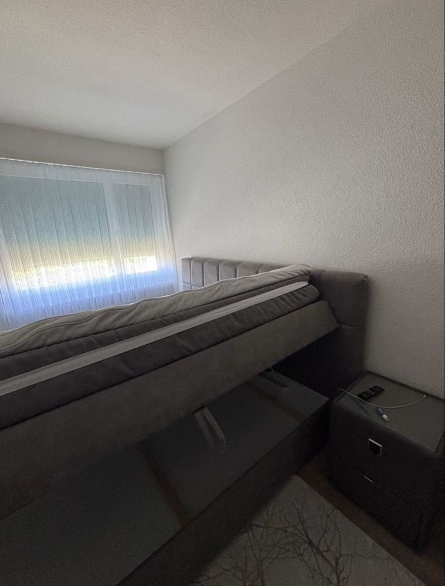 Letti: Bett mit Bettkasten 180x200cm grau! – Usato da Oberglatt ZH venduto da Mitzi3840 1