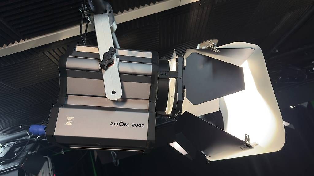 Lampadari & plafoniere: Éclairage studio complet avec Nanlux, Fresnel, structure,DMX – Usato da Fribourg venduto da Malone 2