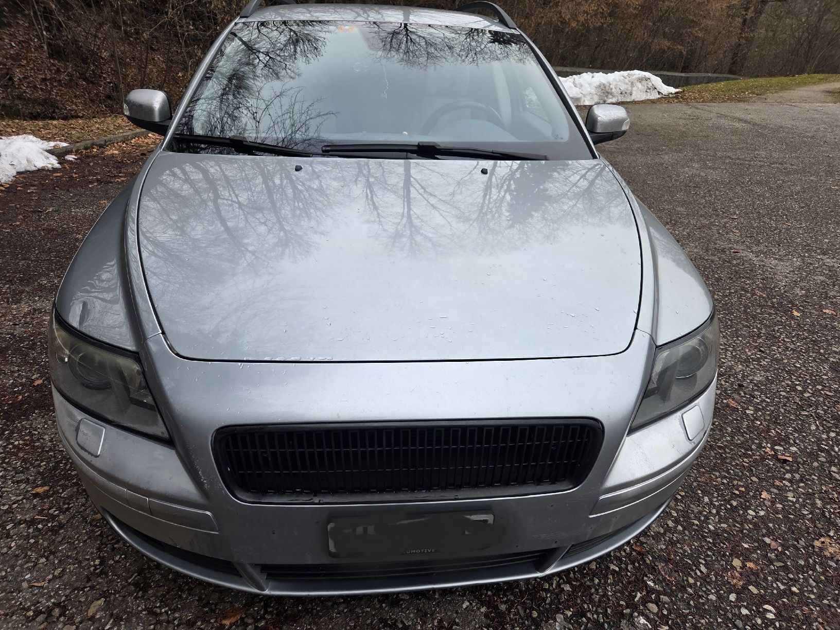 Volvo Tutti pezzi di ricambio auto: Volvo V50 Kühlergril – Usato da Ebnet venduto da Volvo.Power 5