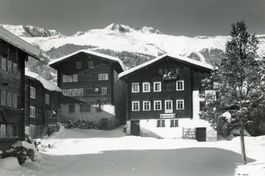 Ernen   VS    -      Dorfplatz      um  1 9 7 1