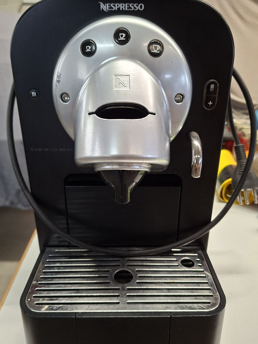 Nespresso Macchine per caffè & Macchine per espresso: Nespresso Professional CS 100 – Usato da Oberhasli venduto da Cortina 1