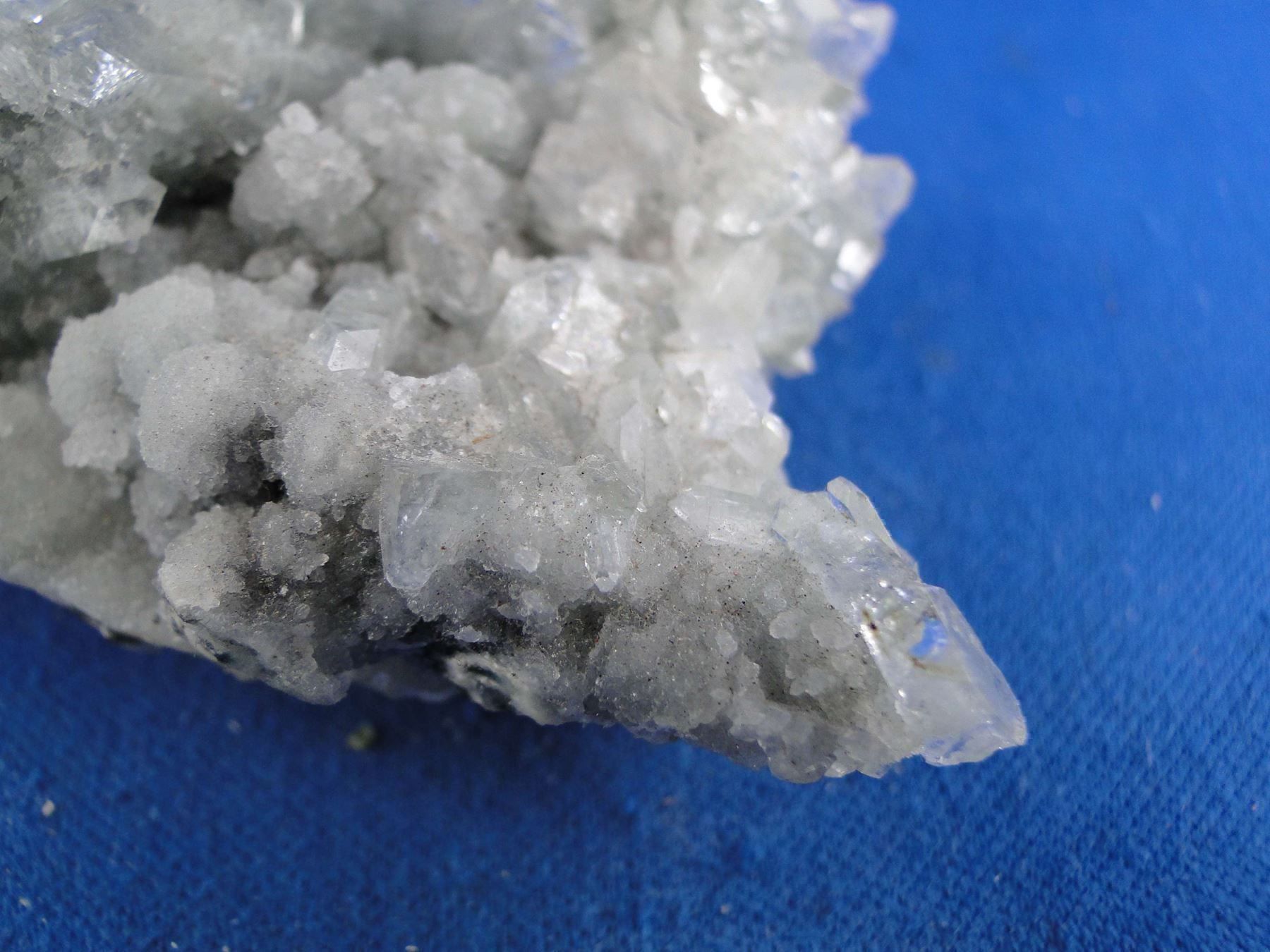 Mineralien & Heilsteine: Apophylit auf Quarz var Chalcedony – Gebraucht aus Schinznach Bad von Demerald 2