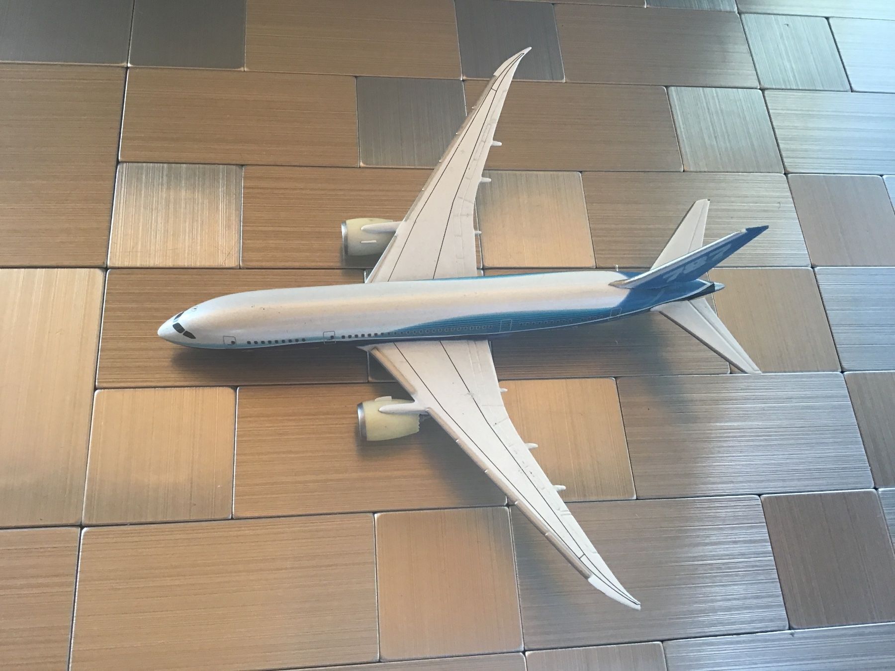 Herpa Kit di modellismo & Modellini statici: HERPA  BOEING 787-8 1/500 – Usato da Männedorf venduto da Spezial-Modelle 4