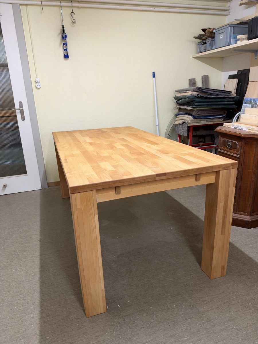 Tables: Massiver Esstisch  – D'occasion à Neu St. Johann par hei_y2gw 1