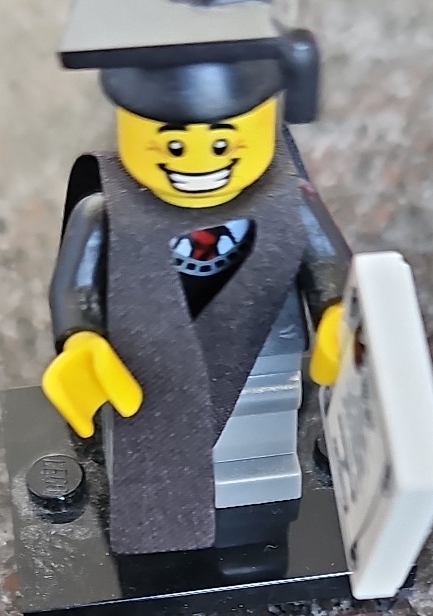 Lego Figuren: LEGO Minifigur Absolvent Doktor – Neu (gemäss Beschreibung) aus Basel von ros_hc58
