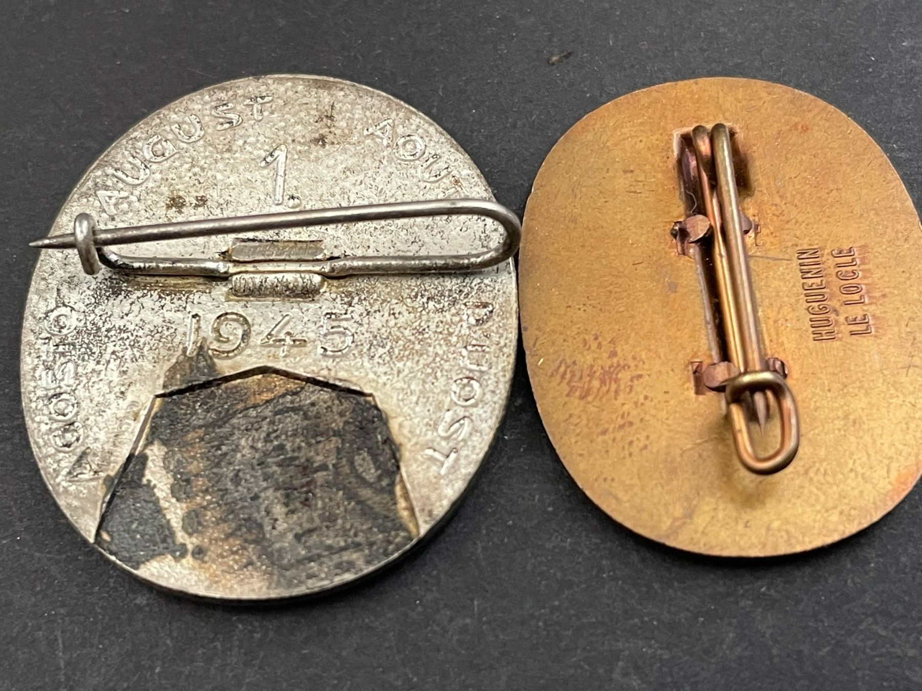 Placchette & Badge: 1. August Abzeichen 1945 & 1957 – Usato da Aarburg venduto da glaibasel57 1