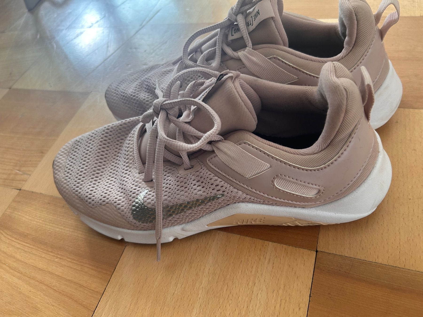 Nike Chaussures hommes: baskets de salle NIKE – D'occasion à La Chaux-de-fonds par _Felicita_ 3