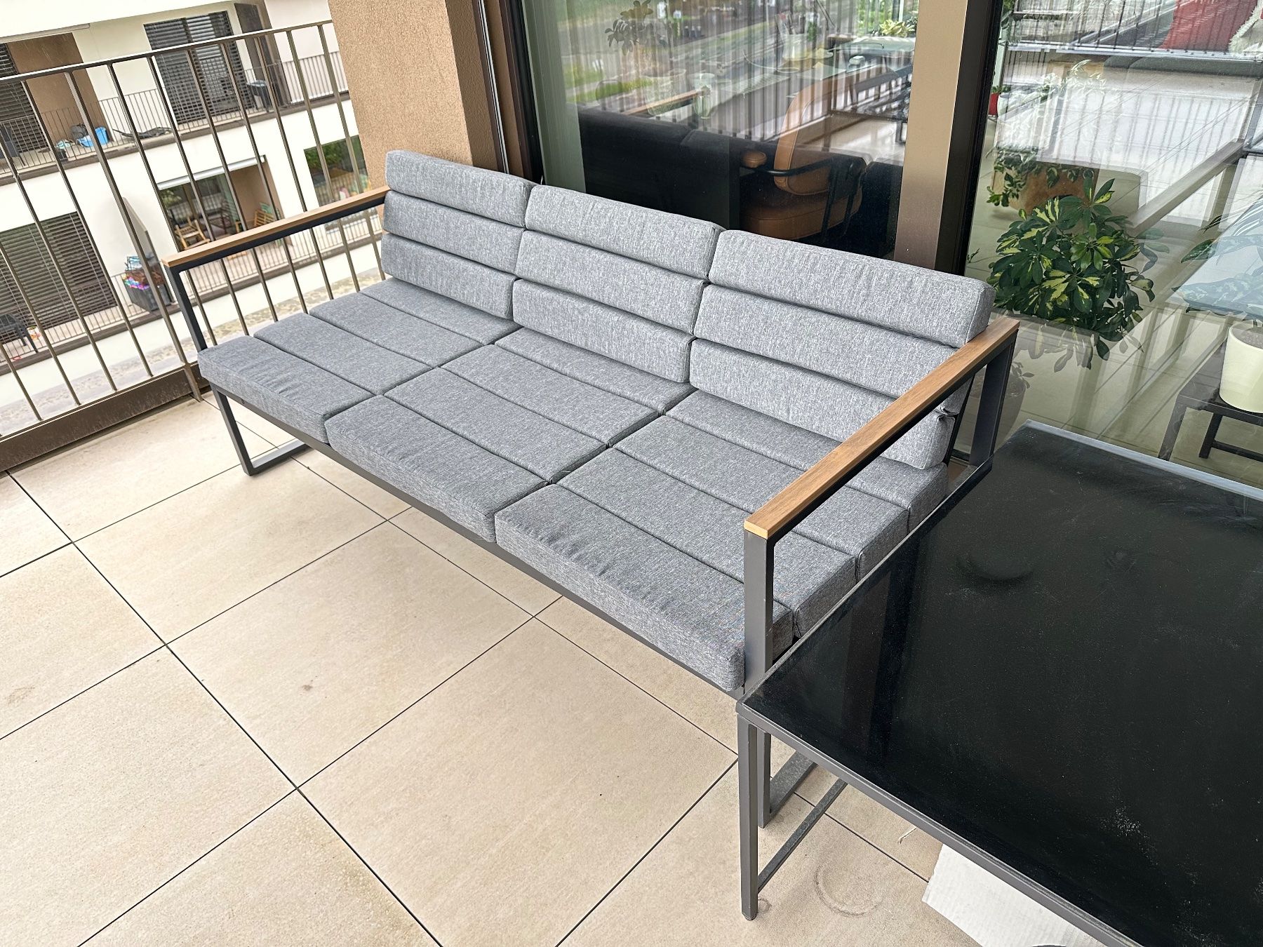 Divani: Canapé et table pour balcon / terrasse – Usato da Marly venduto da eoj_5cs9