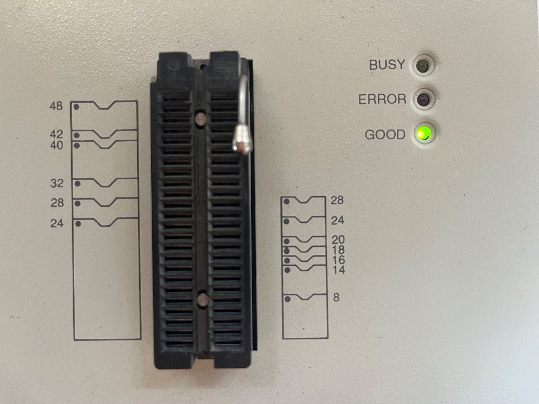 Composants électroniques: Programmateur d'EPROM – D'occasion à Delémont par Cannonus 2