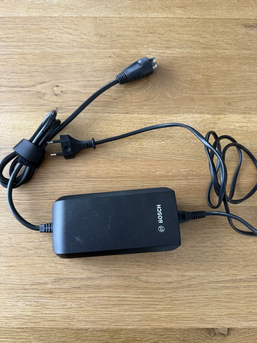 Caricabatterie: Bosch eBike Compact Charger BCS230 – Usato da Hausen AG venduto da Santi777