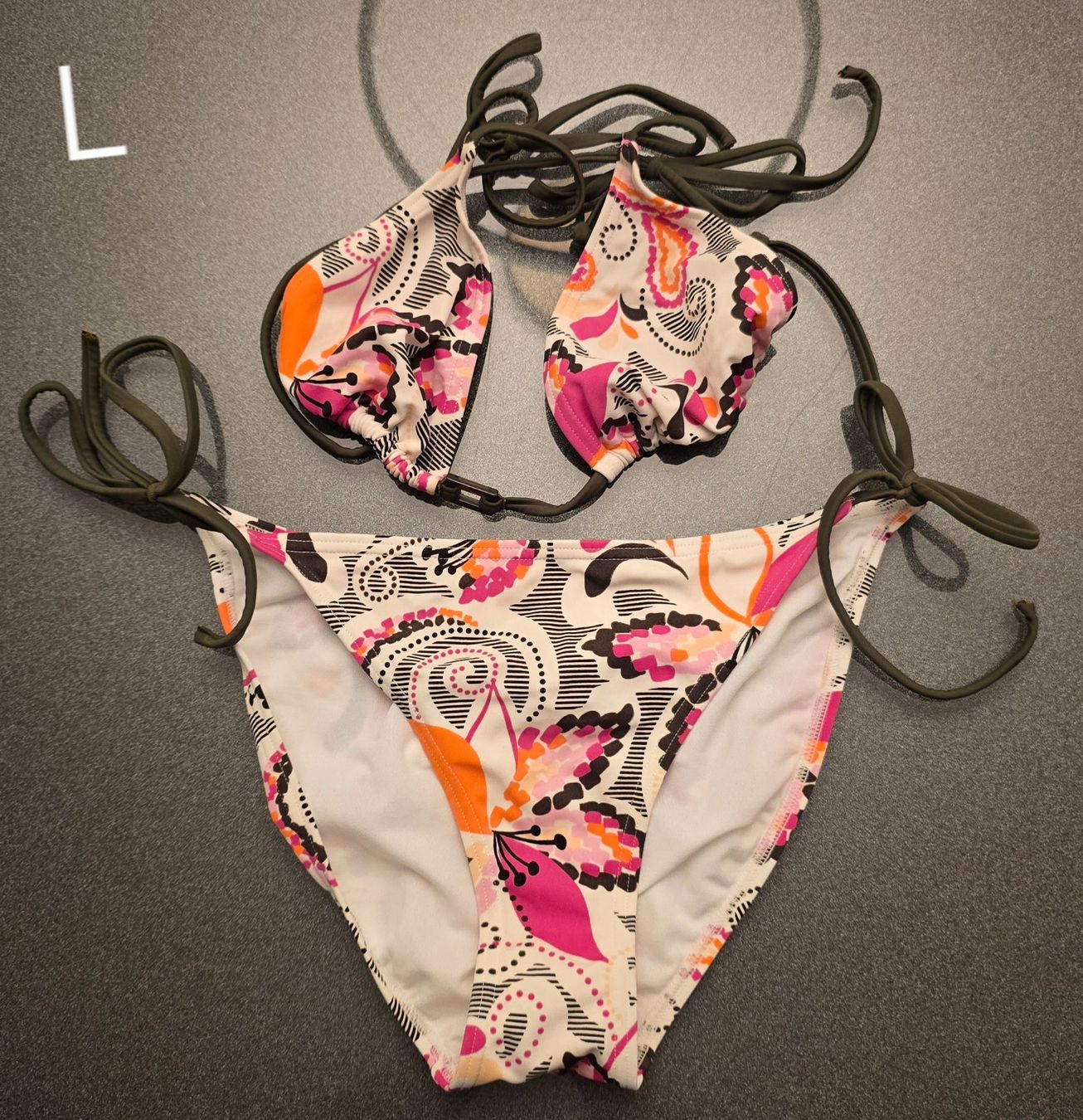 Calida Costumi da bagno & Bikini: Calida Bikini, Gr L, Neckholder, Blumenmuster – Usato da Meggen venduto da everydaysale