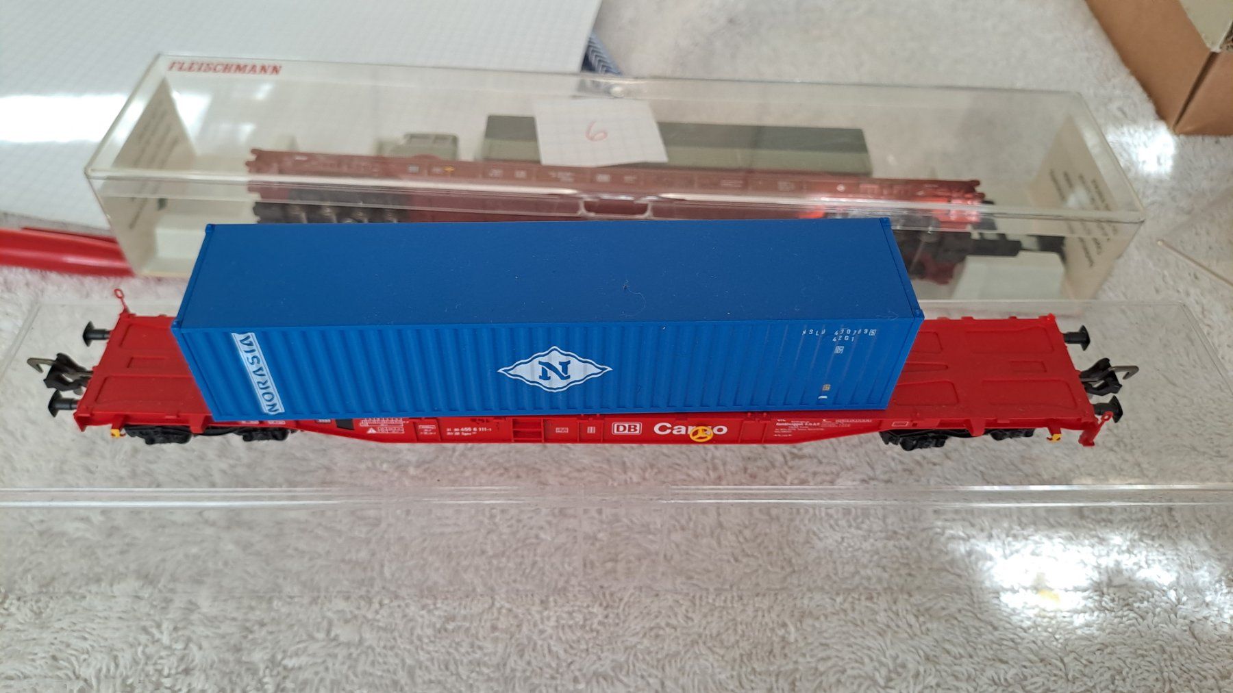 Fleischmann Modellini di ferrovie: Fleischmann 5249 Niederflurwagen Cargo mit Container H0 GL – Usato da Winterthur venduto da Riebeli333 1