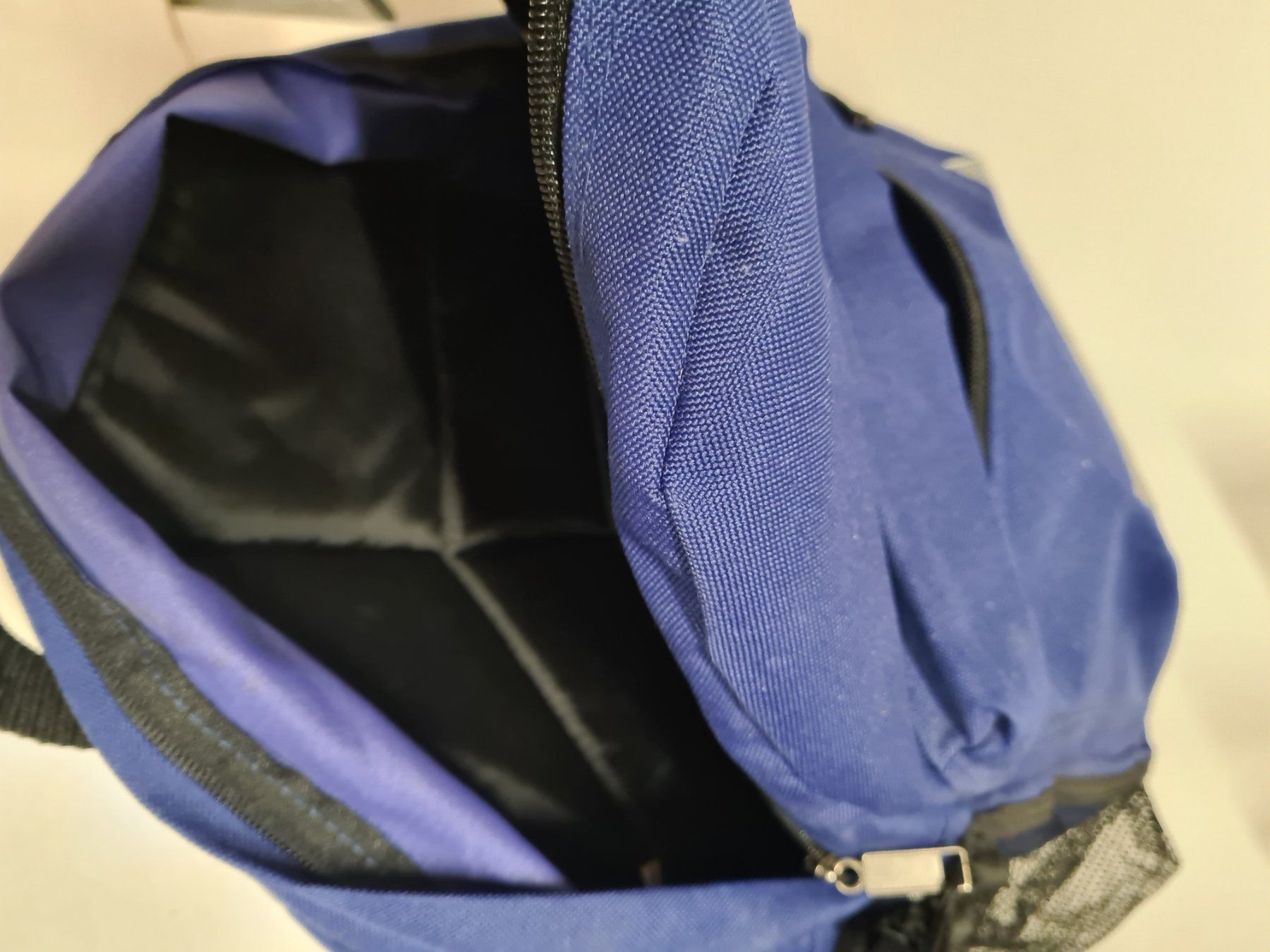 Rucksäcke: Schlichter Nylon Rucksack, 36x32 cm – Gebraucht aus Amriswil von used2use 3