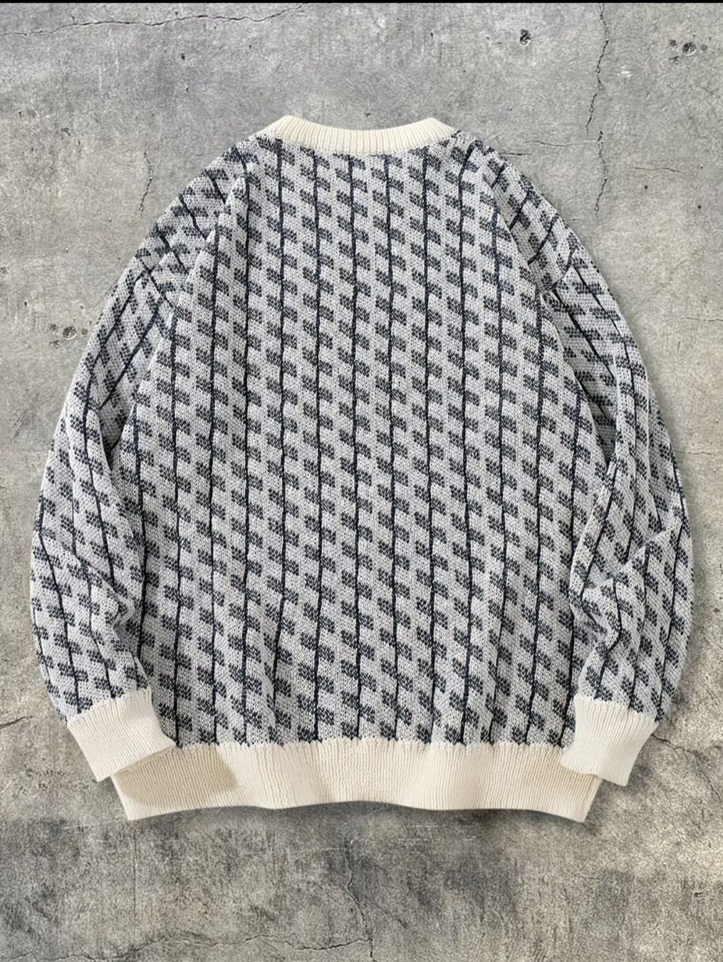 Maglioni & Felpe: Geometric Pattern Knit Sweater Grey White Size M Good Condit – Nuovo (secondo la descrizione) da Fribourg venduto da mar_7g8n 6