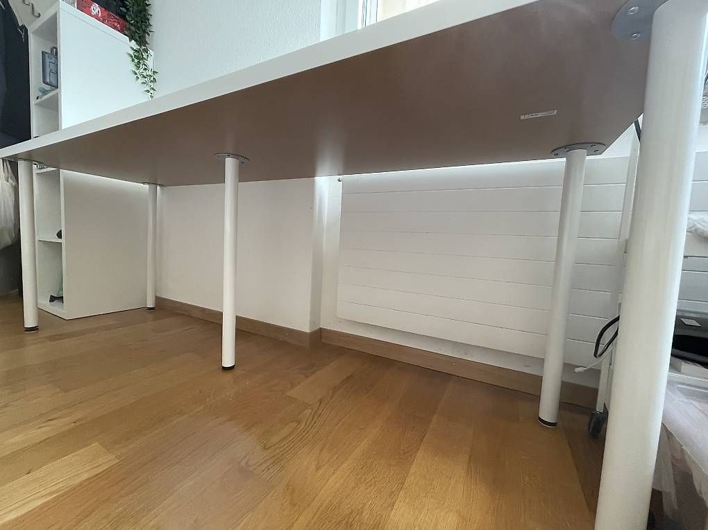 Ikea Bureaux: IKEA Schreibtisch 200x60 cm – D'occasion à Birmensdorf ZH par nic_rrm2 2