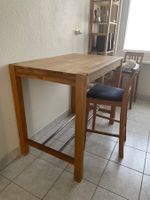 Tisch mit 4 Stühlen