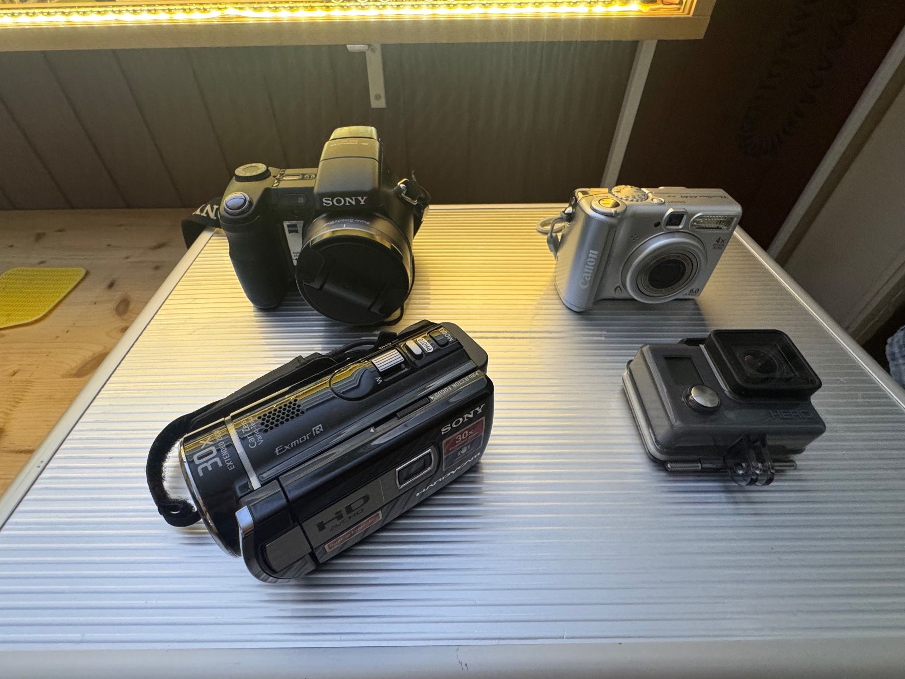 Sony Kamera: Al-Koffer mir 4 Digital Kamera – Gebraucht aus Klarsreuti von Sbirolipiero 1