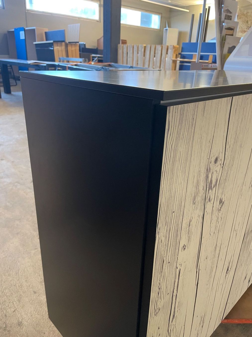 Cassettiere: Sideboard - Komode  mit Holzoptik # 667 D – Nuovo (secondo la descrizione) da Willisau venduto da Arredodesign 3