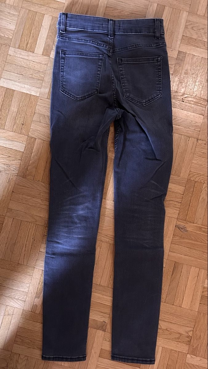 H&M Jeans: Dark Grey Skinny Jeans H&M – Usato da Glattbrugg venduto da Lara_G06 1