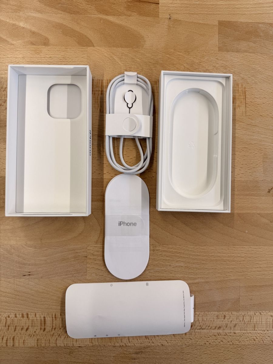 Apple Telefoni cellulari / Smartphones: I Phone 16 Pro 256 GB Black Titanium – Nuovo (secondo la descrizione) da Diessbach b. Büren venduto da babs92 6