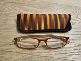 Schicke Lesebrille mit Etui, rot/goldfarben, neuwertig!