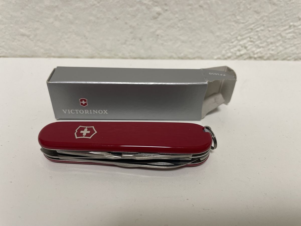 Victorinox Taschenmesser: Victorinox Sackmesser Rot mit Gravur "EM" – Neu und originalverpackt aus Luzern von predator11